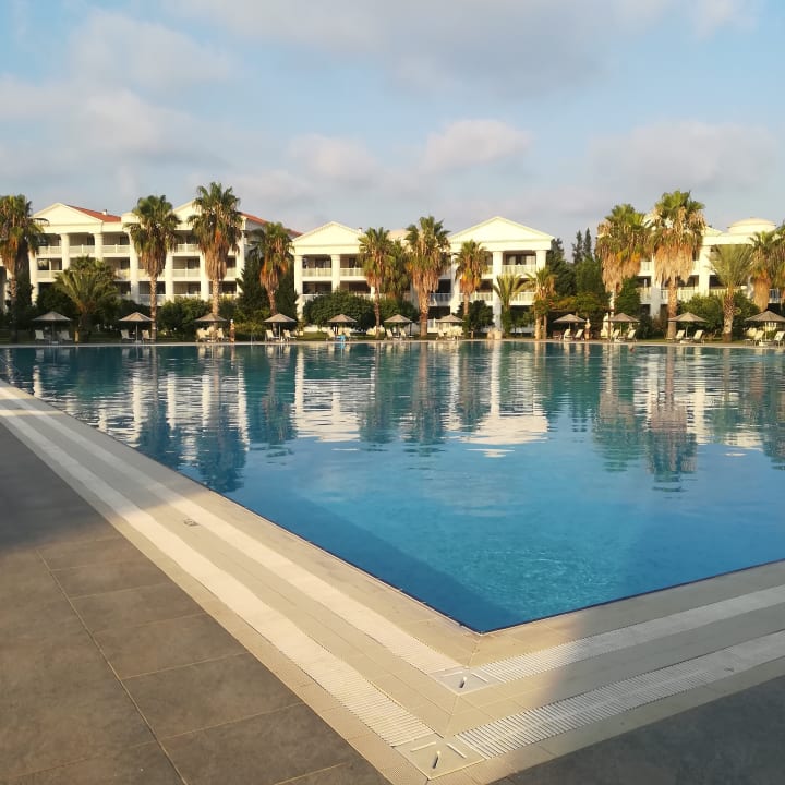 "Sehr Großer Pool. 50x50 M..." Hotel Defne Kumul Deluxe (Side ...