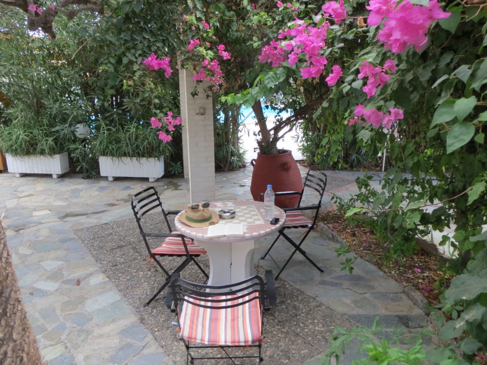 Sitzplatz im Garten Hotel Marina Village