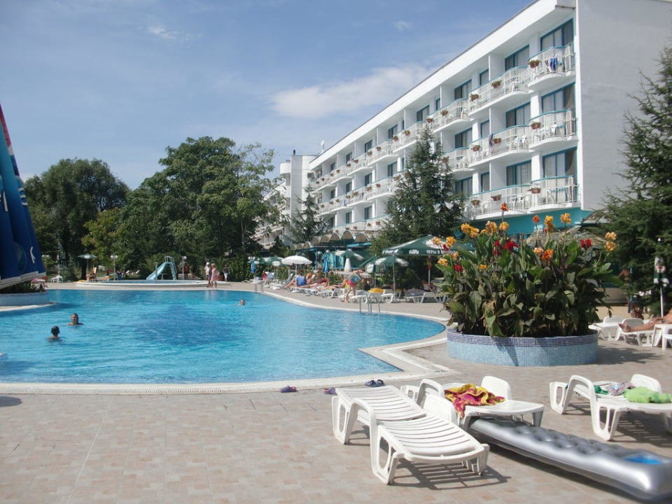 Großer Pool Hotel Zefir Beach