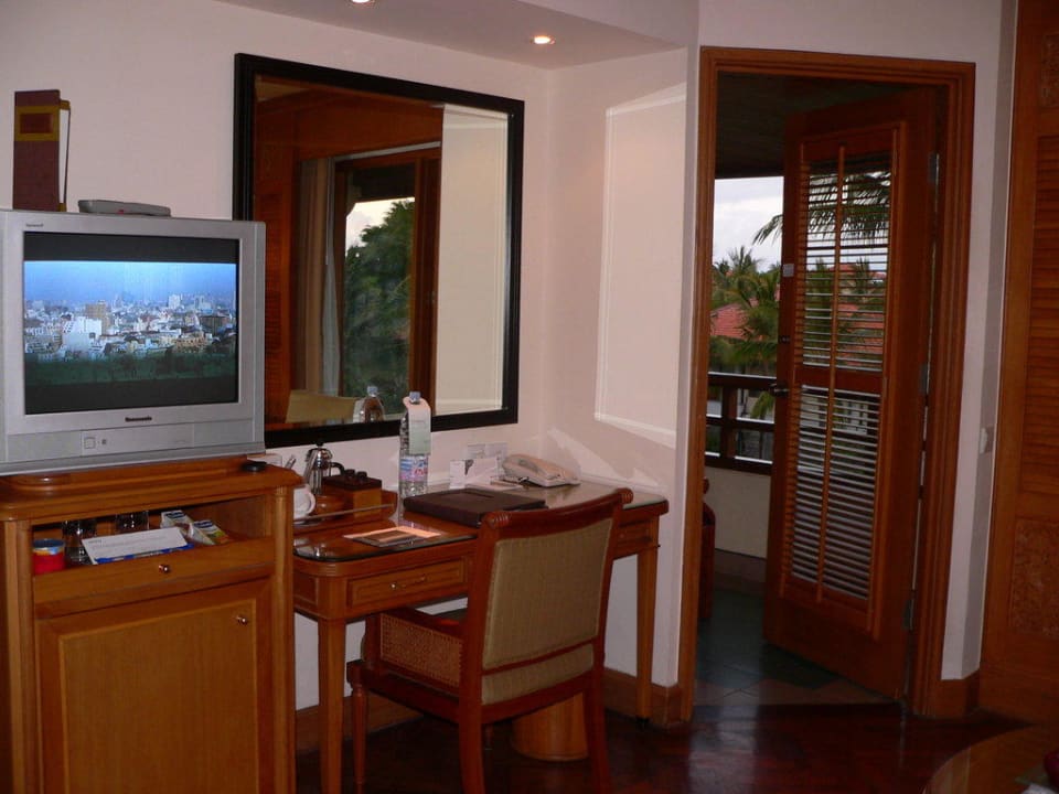 Zimmer / Wohnraum mit Tür zum Balkon The Westin Resort Nusa Dua, Bali
