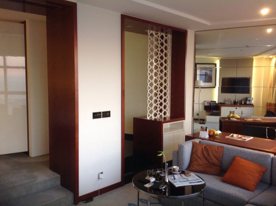 Blick ins Zimmer  Hotel Jumeirah Emirates Towers