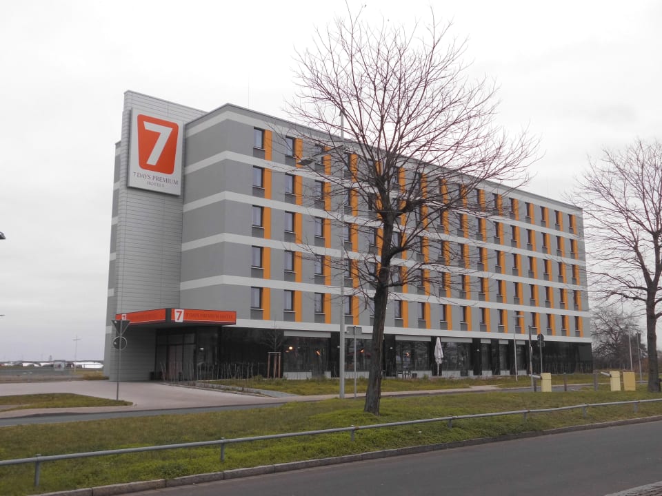 Außenansicht Campanile Leipzig Halle Airport