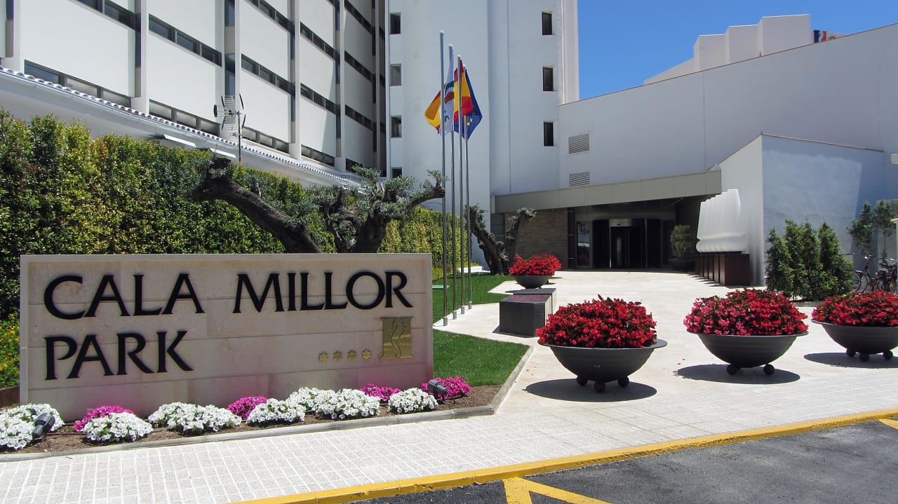 Zweiter Eingang zum Hotel Hipotels Cala Millor Park