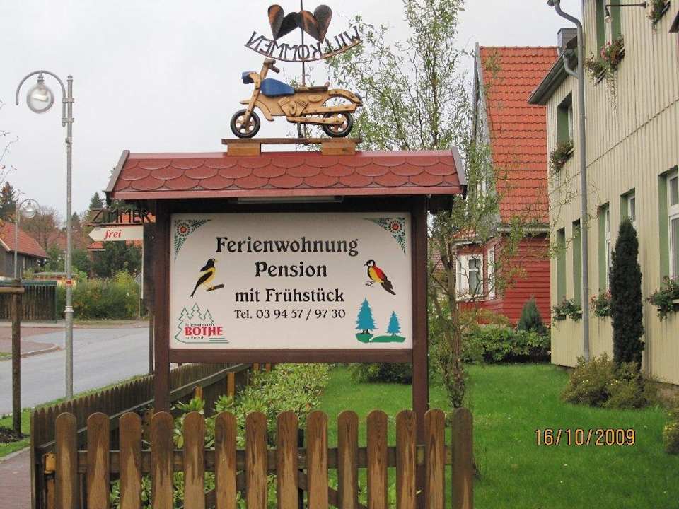 An der Straße Ferienwohnungen Pension Bothe