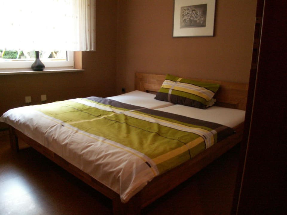 Schlafzimmer 2 Ferienwohnung Hau