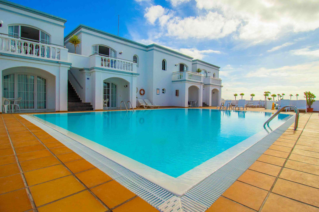 Pool Apartments Corona Mar