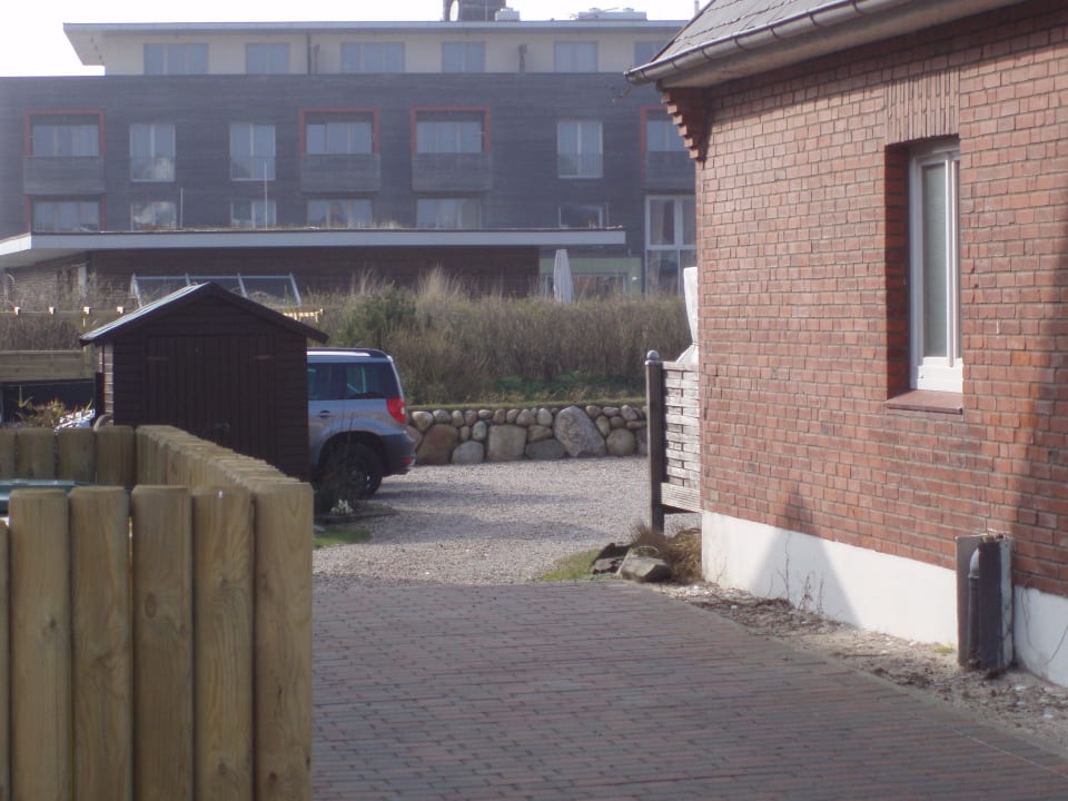 Einfahrt zum Parkplatz Gästehaus Roseneck