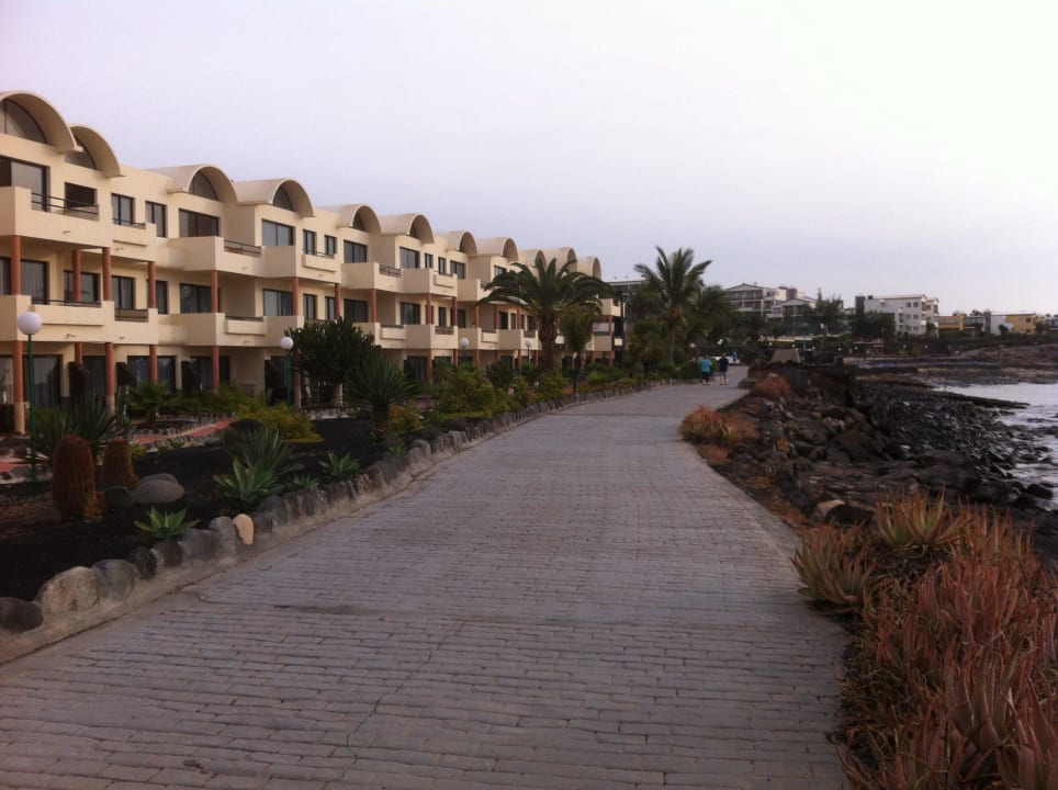 Promenade vor Hotel SBH Hotel Royal Monica