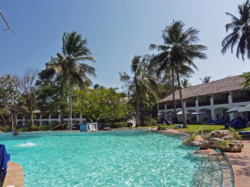 Nochmal Bahari Pool Mit Z Leisure Lodge Beach And Golf Resort Diani Beach • Holidaycheck