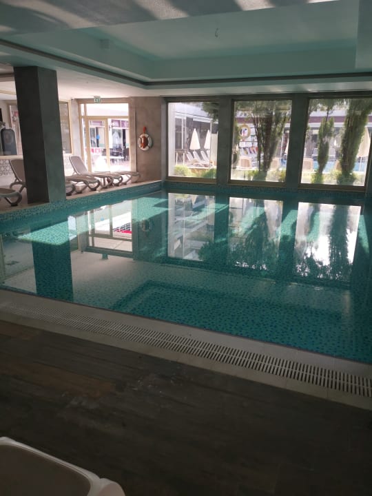 Pool Side Aquamarin Resort & Spa