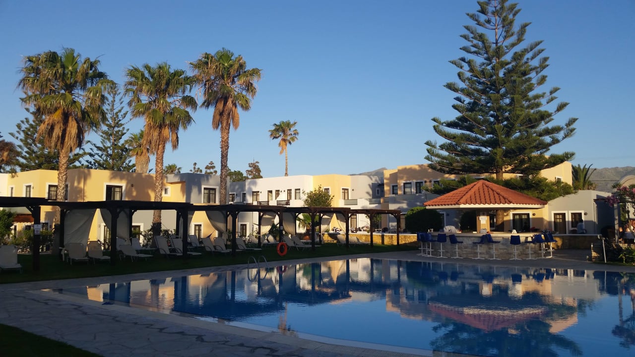 Einer von drei Pools Atlantica Marmari Beach