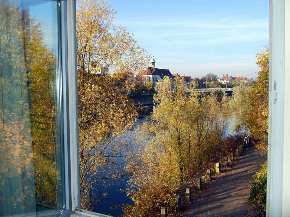 Blick aus dem Zimmer 111 Richtung Westen Sorat Insel Hotel Regensburg