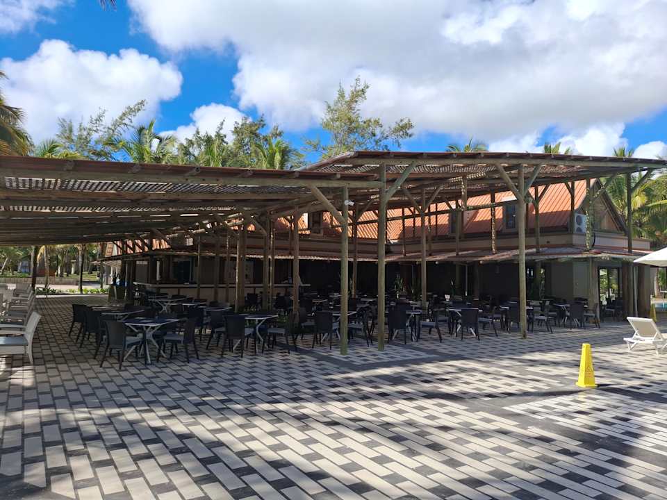 Gastro Crystals Beach Resort Belle Mare, a member of Radisson Individuals