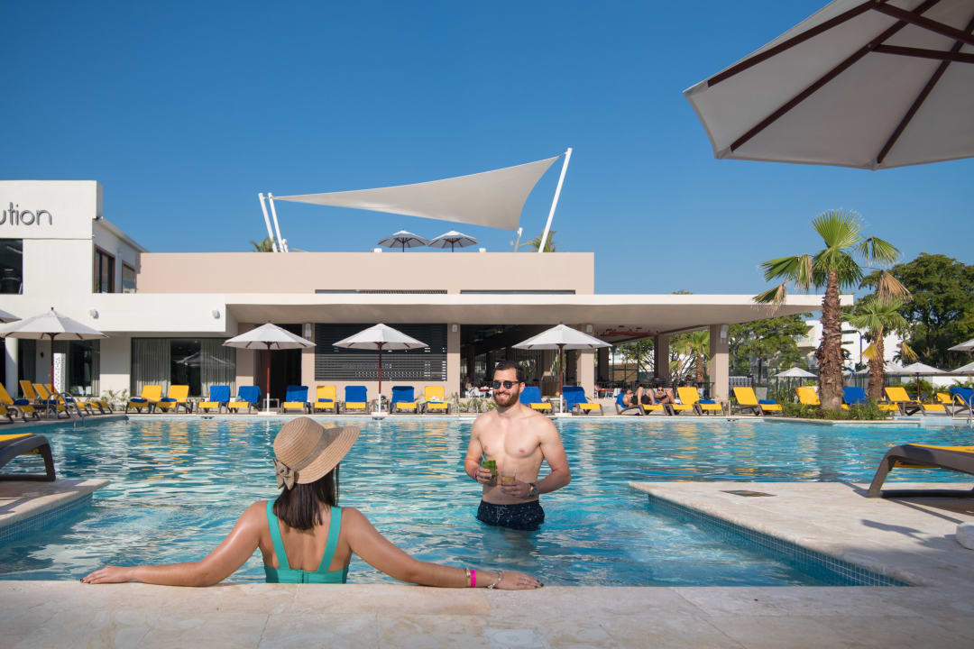 Pool Emotions by Hodelpa Puerto Plata