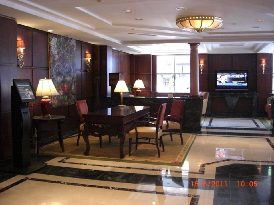 Lobby The Skyline Hotel New York