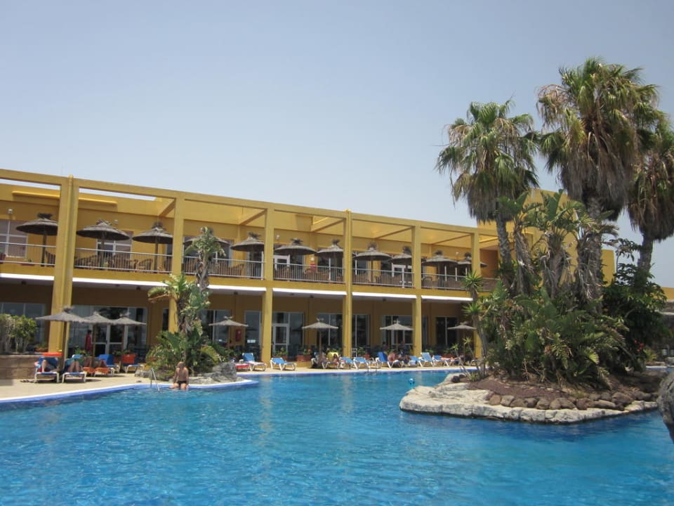 Pool und Außenplätze vom Restaurant AluaVillage Fuerteventura