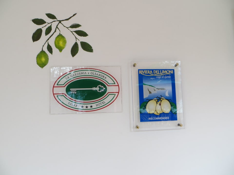 Hinweisschilder im Eingangsbereich Relax Hotel Villa La Gardenia & Oleandra