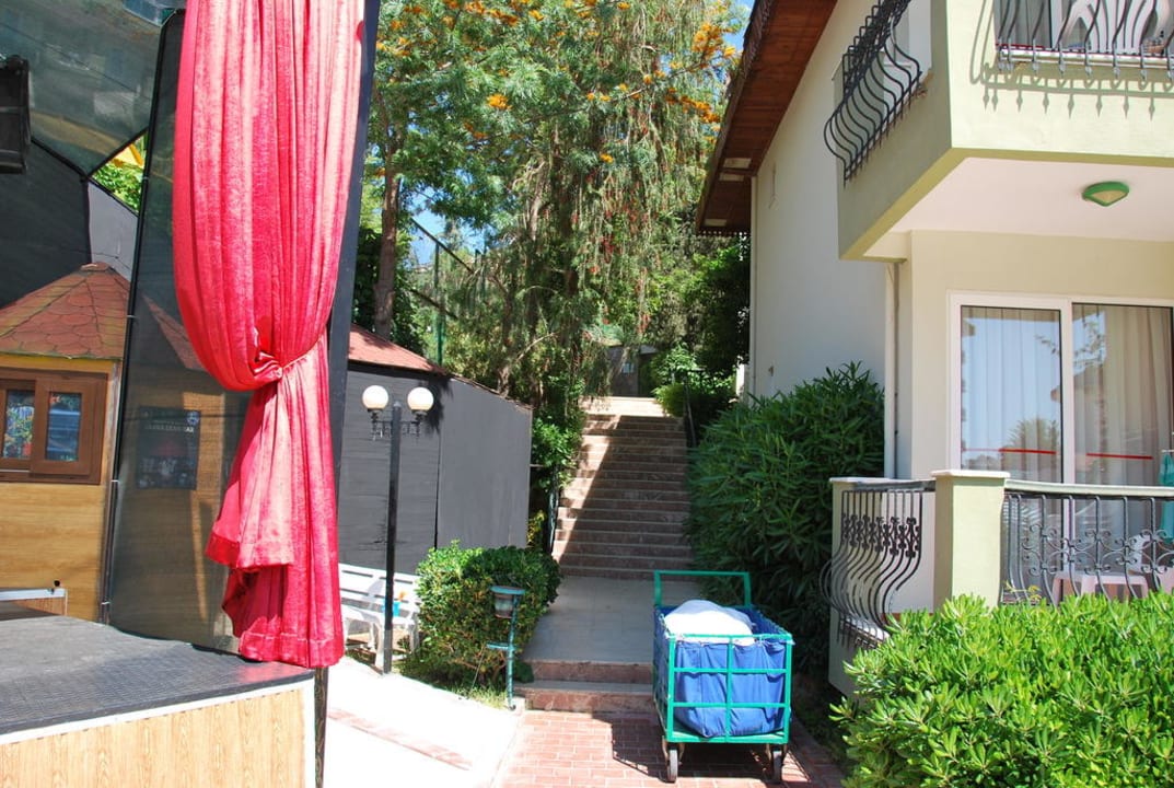Treppenaufgang zu unserem Gebäude Hotel Gardenia Beach