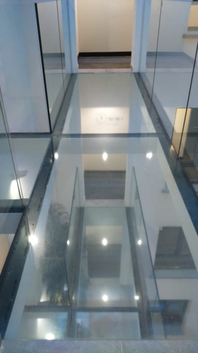 Gang zum Zimmer im 10. Stock  Design Plus BEX Hotel