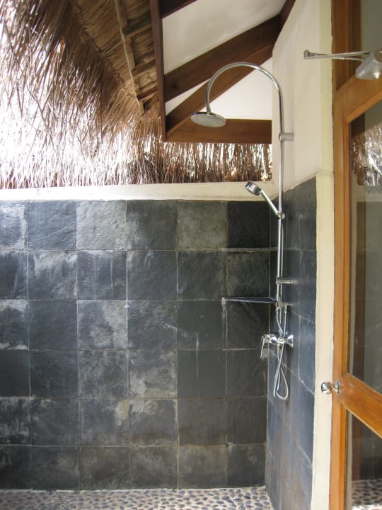 Die Aussendusche, sehr angenehm Kuramathi Maldives
