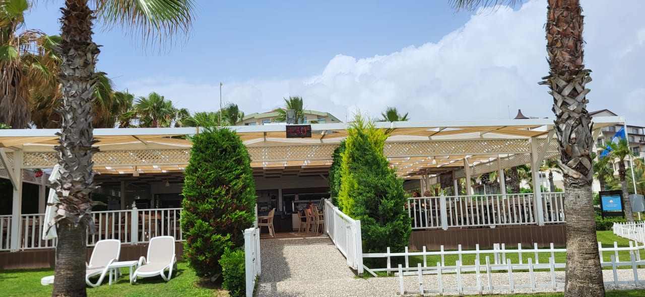 Strand Mary Hotel Side