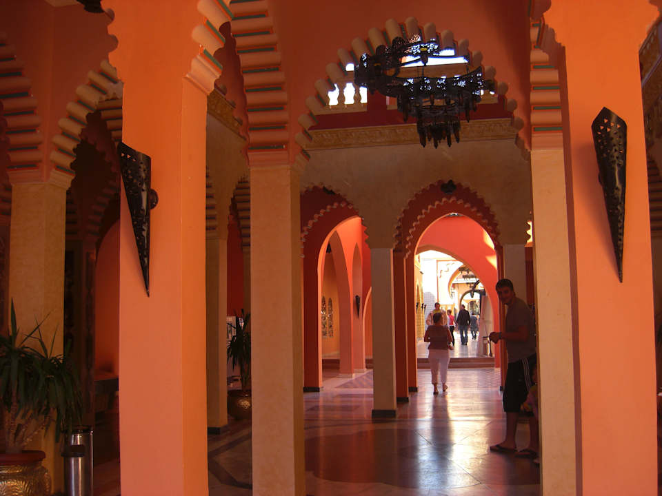 Blick durch die Ldenstrasse Pickalbatros Alf Leila Wa Leila Resort - Neverland Hurghada