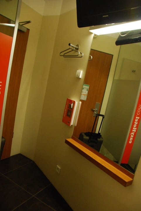 Zimmer 5.26 easyHotel Hackescher Markt