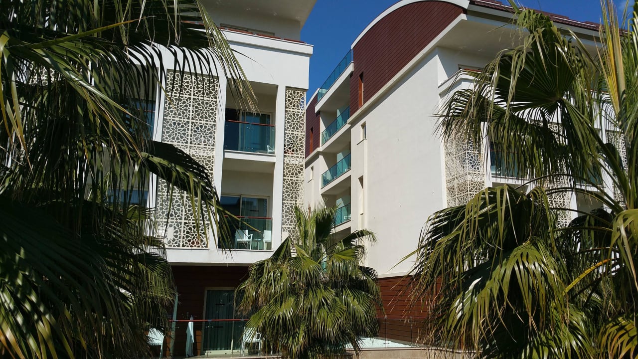 Balkone mit Blick auf Hauswand Sentido Trendy Verbena Beach