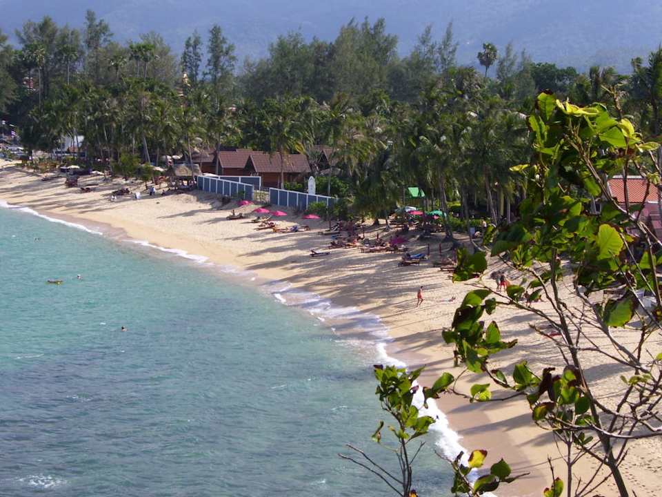 Blick auf den Hotelstrand Pinnacle Samui Resort