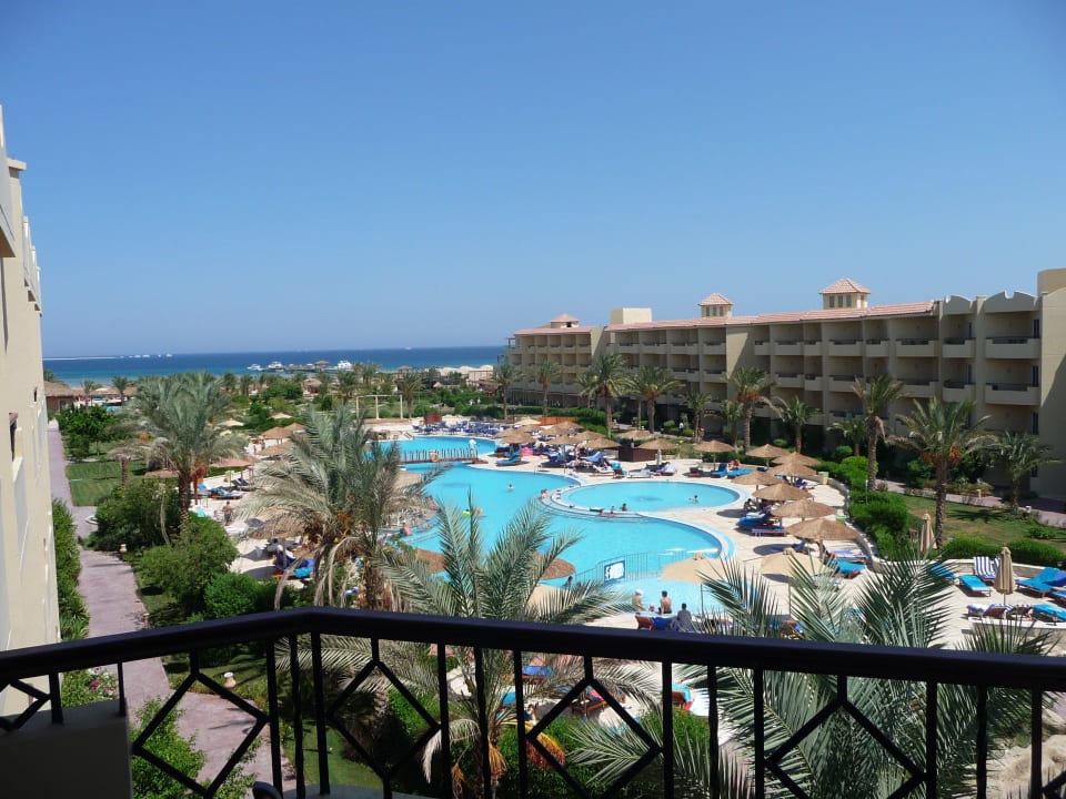 Widok z pokoju na 3 piętrze Amwaj Beach Club Abu Soma Resort