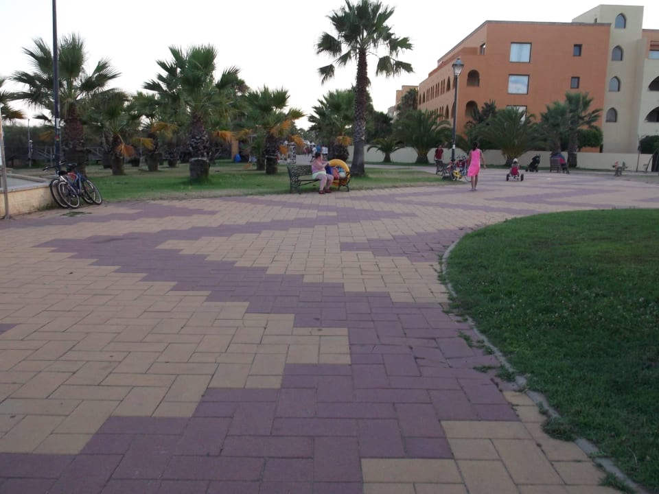 Für abendliche Spaziergänge Playamarina Hotel