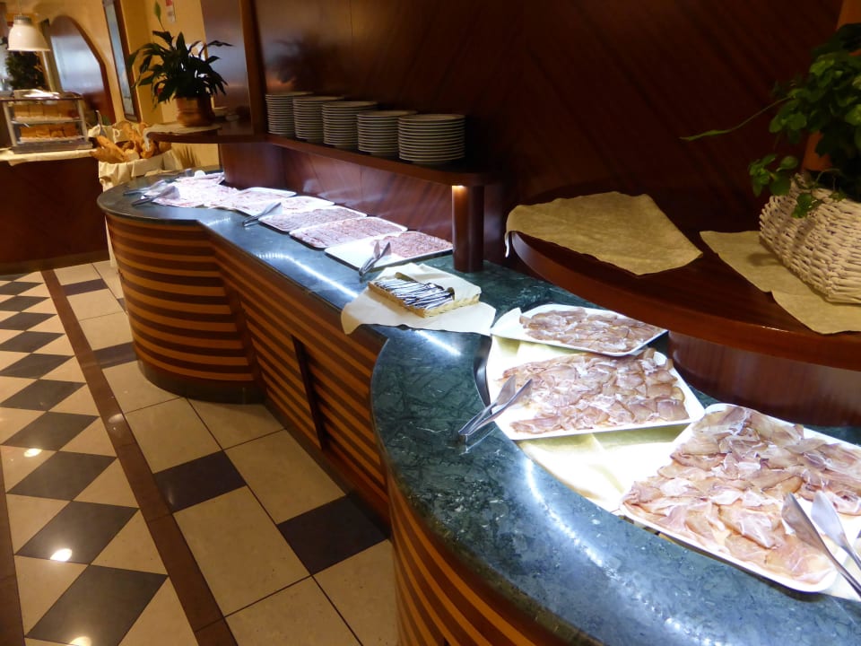 Wurst-Büffet zum Frühstück Aparthotel Holiday