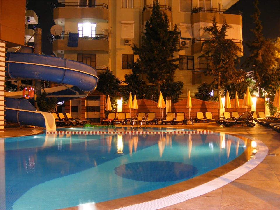 Beginnt der Badespaß erneut. Gardenia Hotel