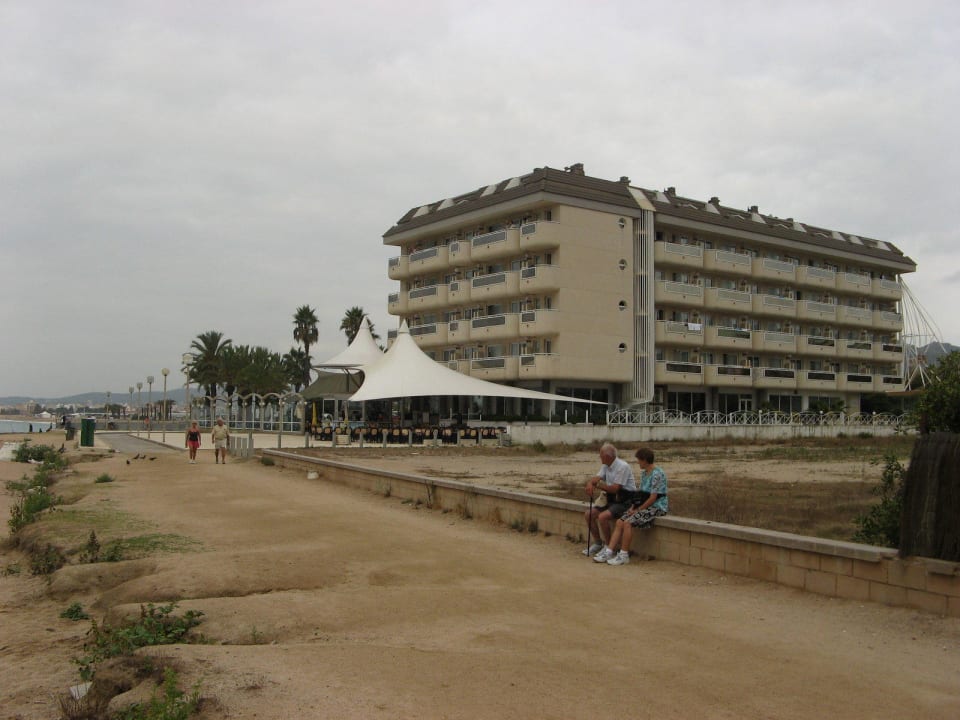 Hotel Caprici CAPRICI BEACH HOTEL & SPA