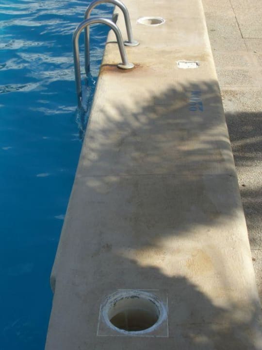 Abdeckungen am Pool fehlen Hotel Caribbean World Hammamet Village