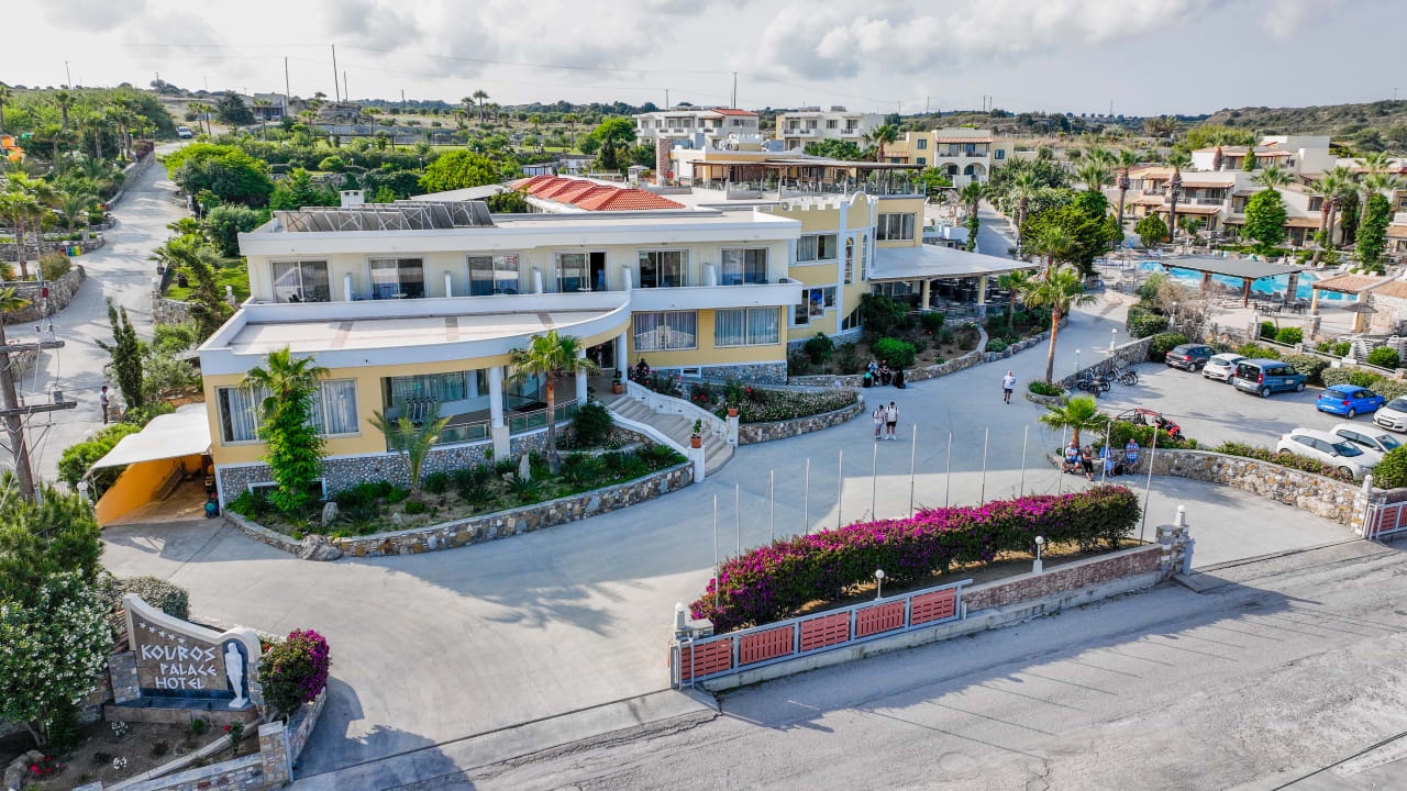 Außenansicht Hotel Kouros Palace