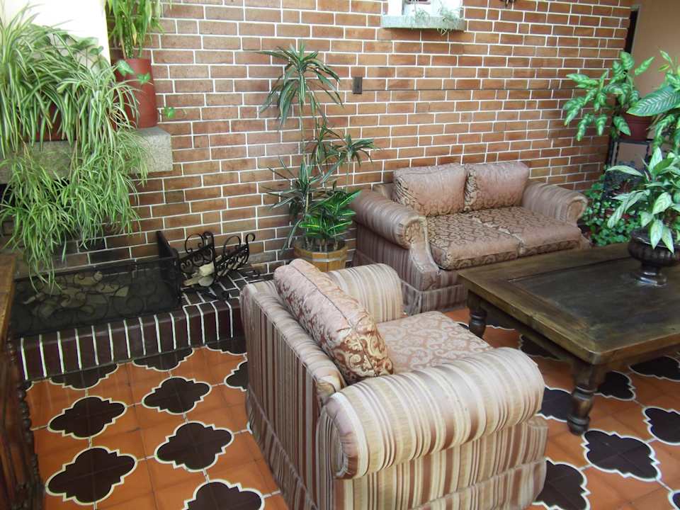 Stizecke auf dem Gang mit Kamin Pension Bonifaz