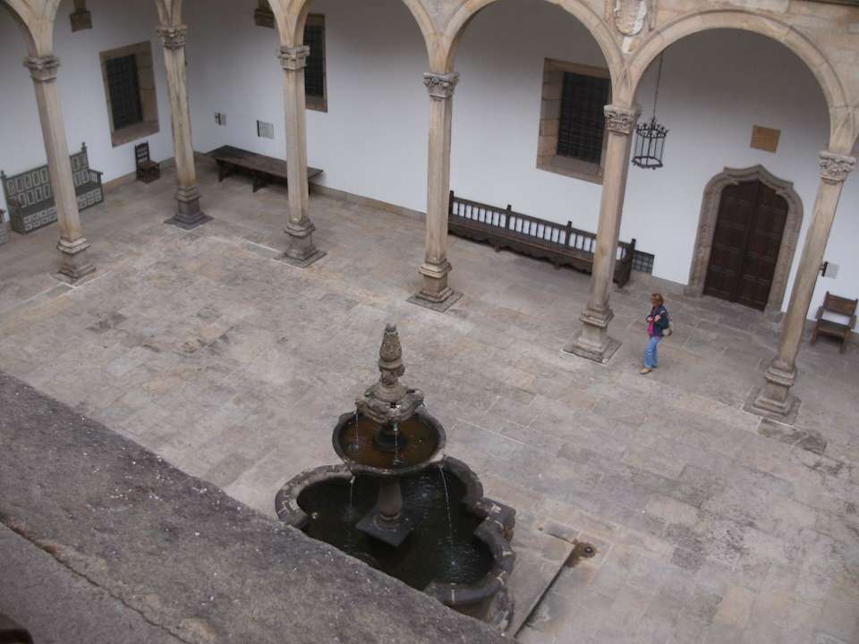 Eines der 4 Innenhöfe Parador de Santiago - Hostal Reis Catolicos