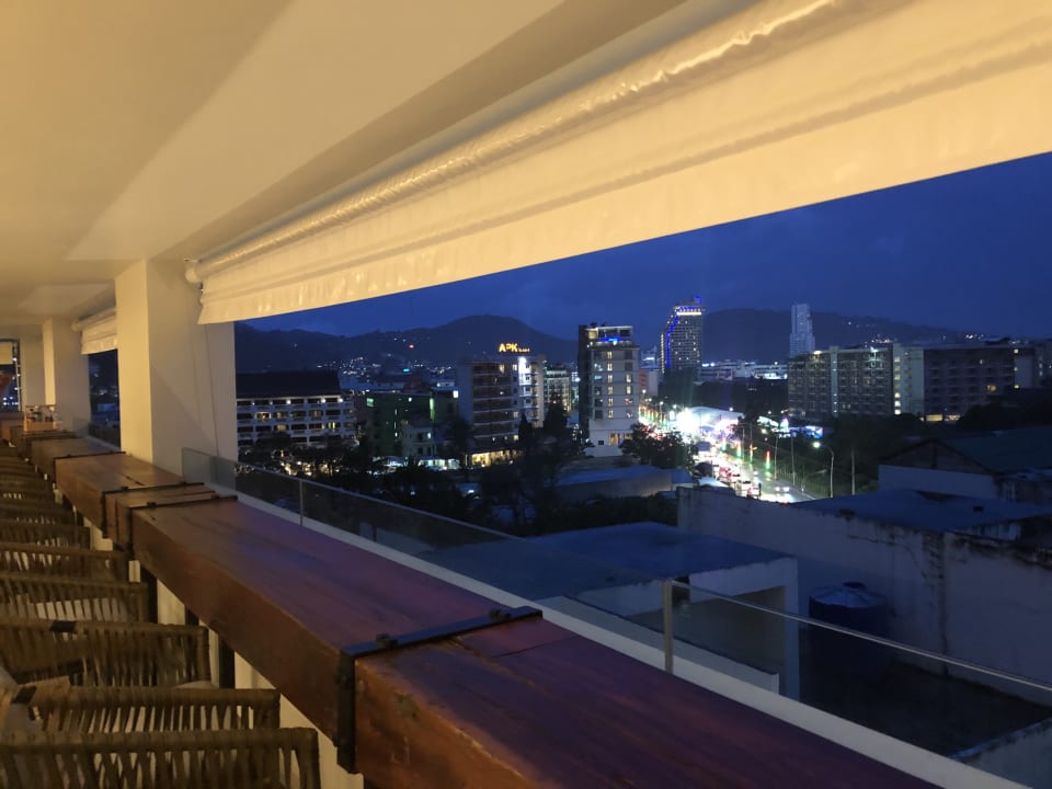 Aussicht Dach Restaurant offen Journey Hub Hotel Phuket