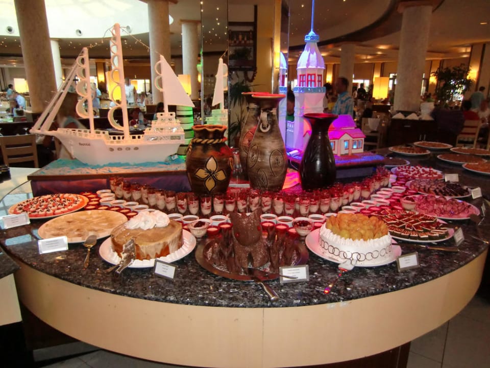 Süßspeisenauswahl beim Abendbüffet TUI BLUE Palm Garden