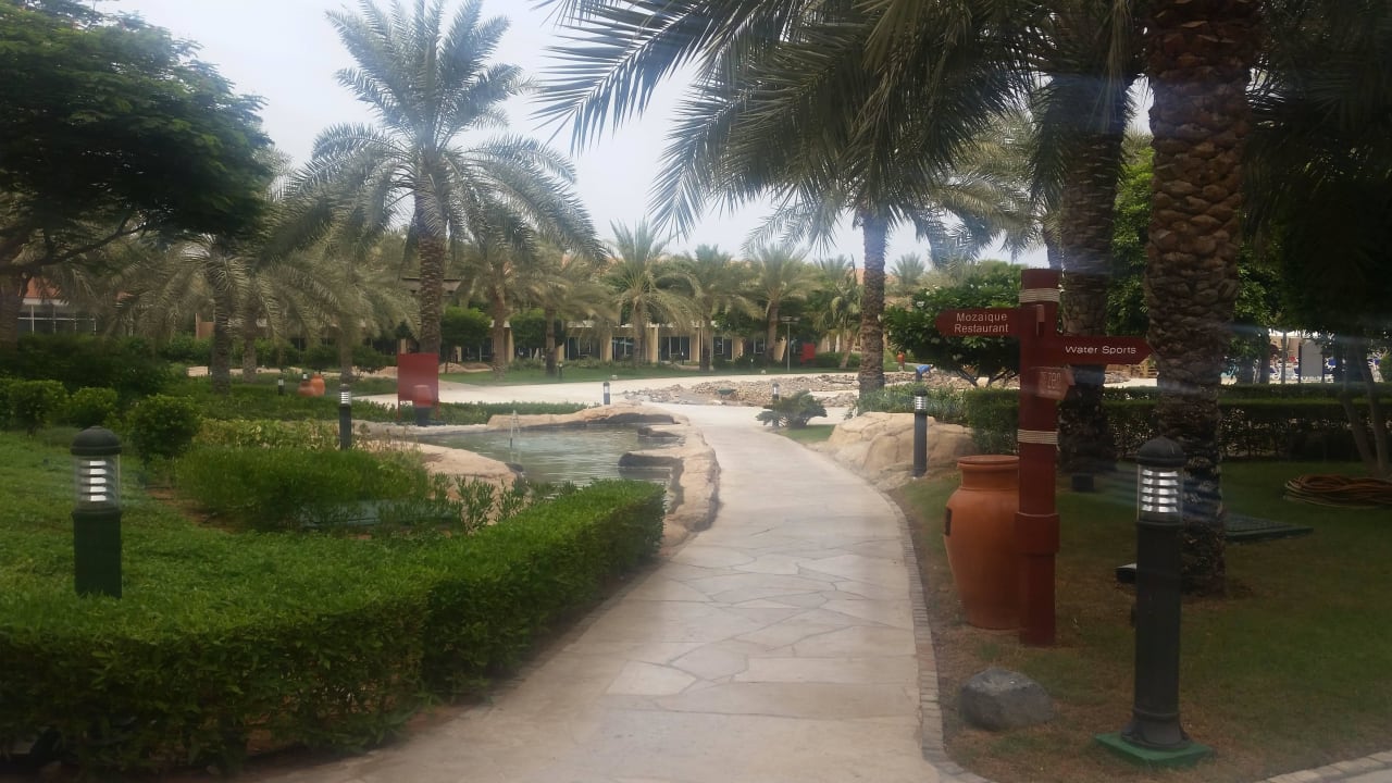 Gartenanlage Fujairah Rotana Resort & Spa