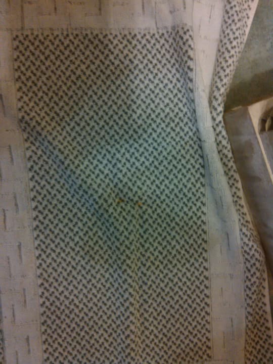 Frisches Handtuch mit Flecken Knossos Beach Bungalows Suites Resort & Spa