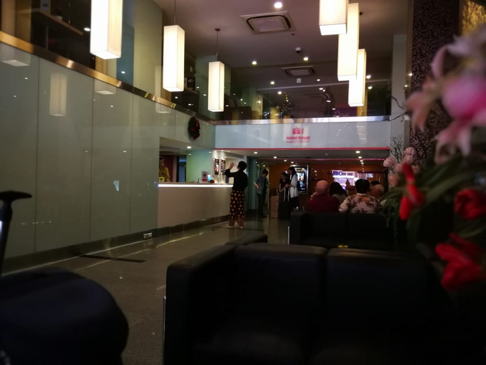 Klein. Immer was los. Hotel Royal Bangkok