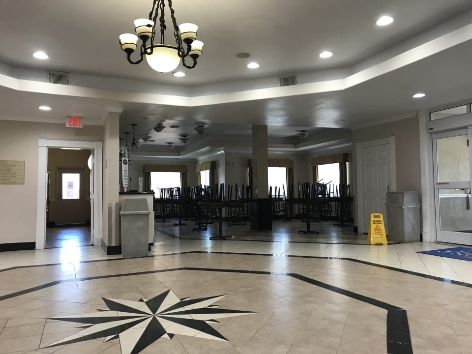 Lobby Baymont by Wyndham Galveston