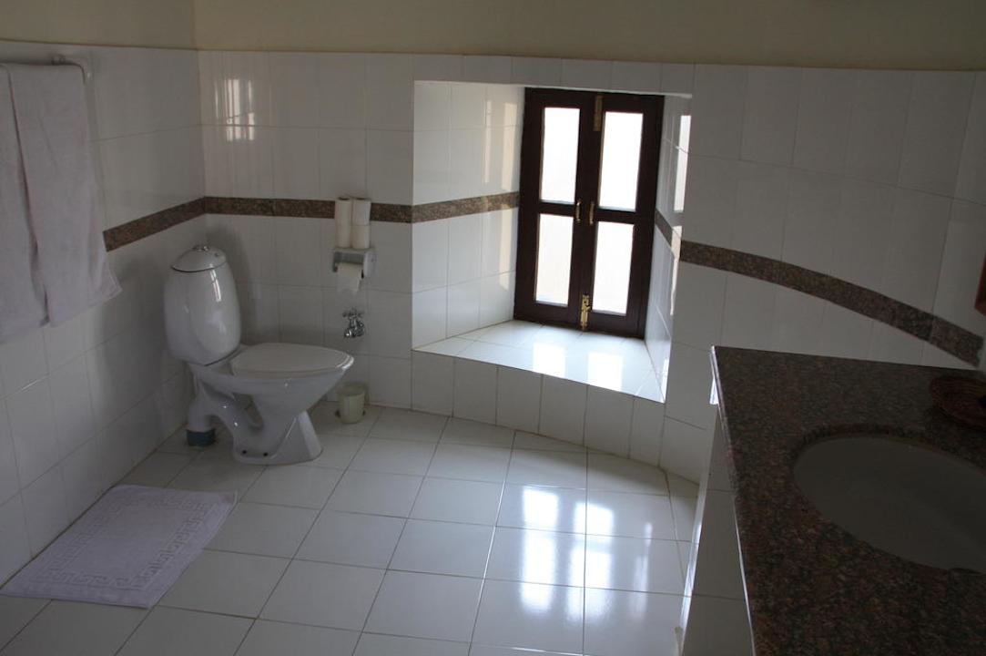 Großes Bad aber sanierungsbedürftig Hotel Nimaj Palace