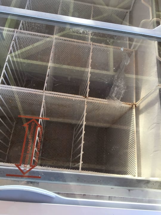 Leere und dreckige Eistruhe! Kein Eis Wyndham Garden Lara