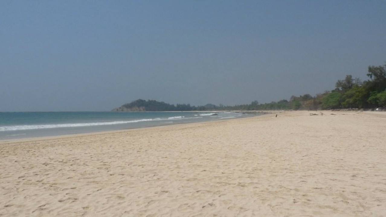 Schneeweißer Strand vor dem Hotel Aureum Palace Hotels & Resorts Ngapali