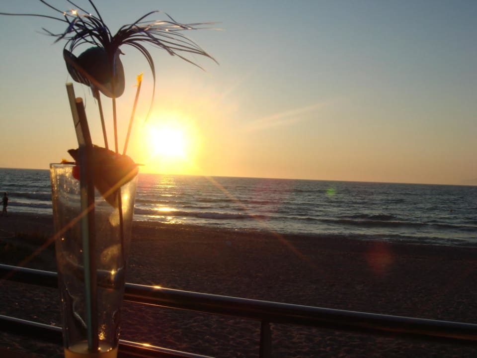 Sonneruntergang von der Beachbar Acharavi Beach Hotel