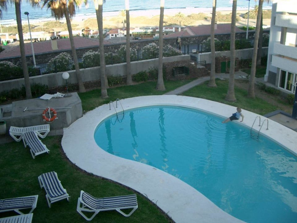 Blick vom Zimmer auf den Pool Apartments Arco Iris