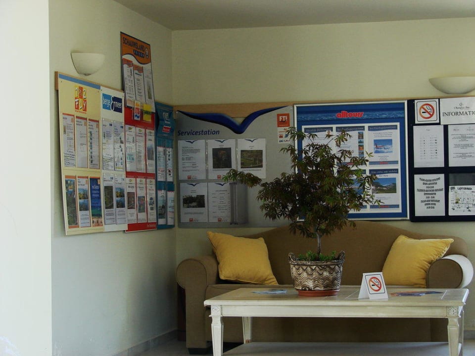 Infoecke an der Rezeption Olympian Bay Grand Resort